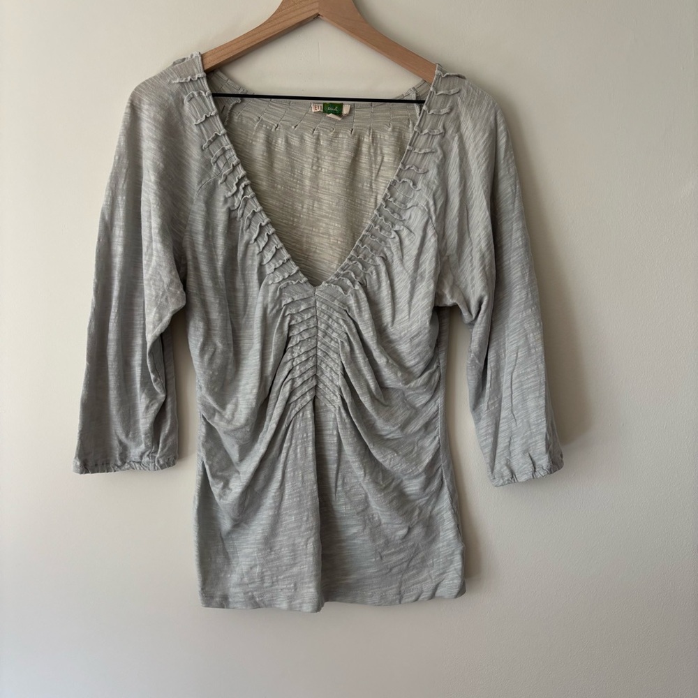 Anthropologie Large Light Gray Ruched V-Neck Women's Top Pullover Lightweight